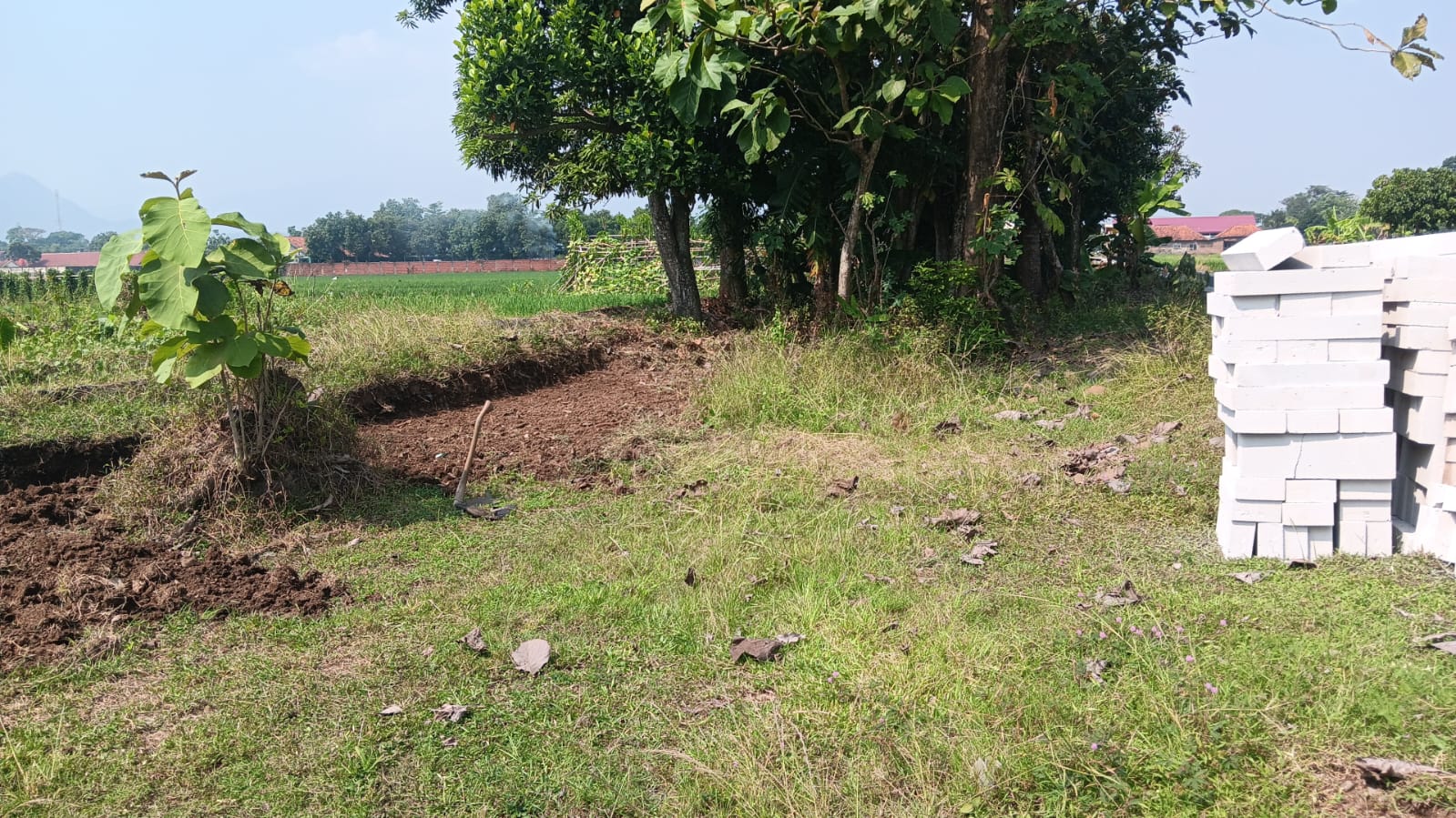 Pembuatan Tempat Pembuangan Sampah (TPS) Desa Ciparay Wujud Komitmen Menjaga Kebersihan Lingkungan